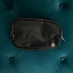 Lululemon Everywhere Belt Bag